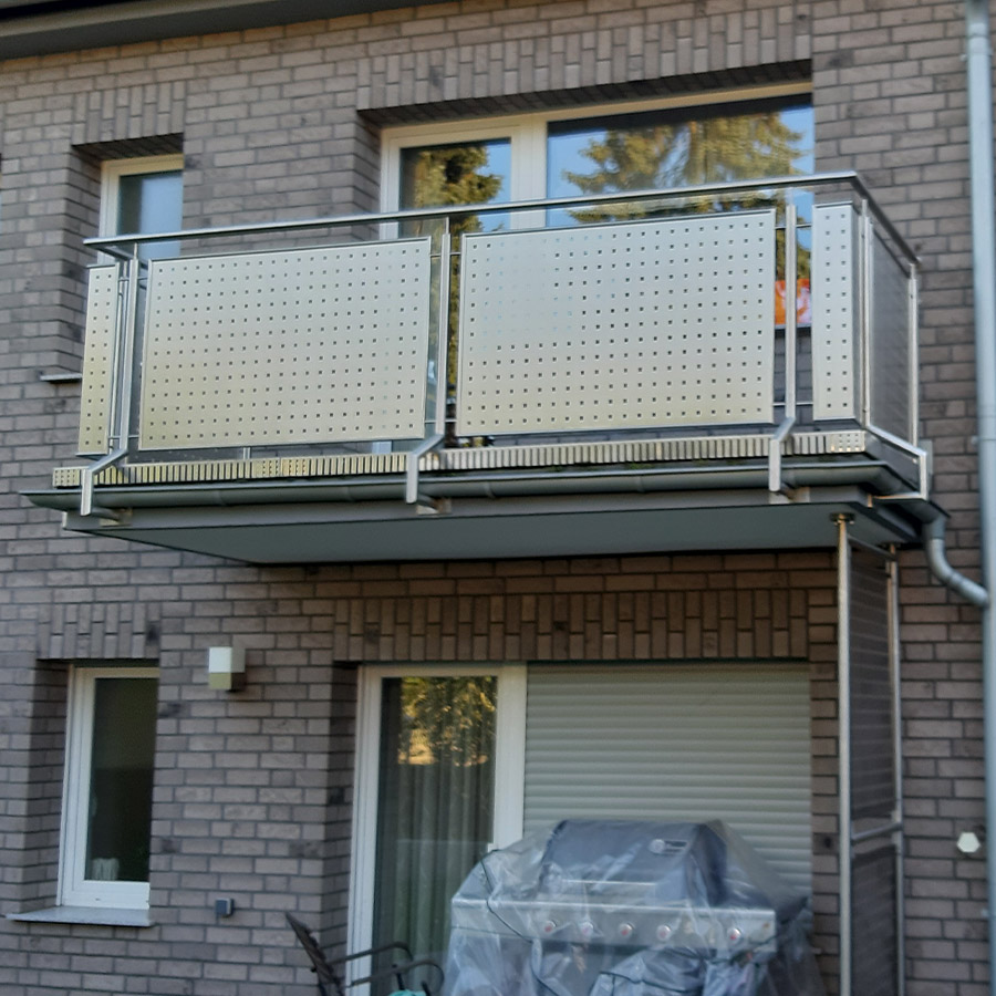 lochblech_gelaender_balkon